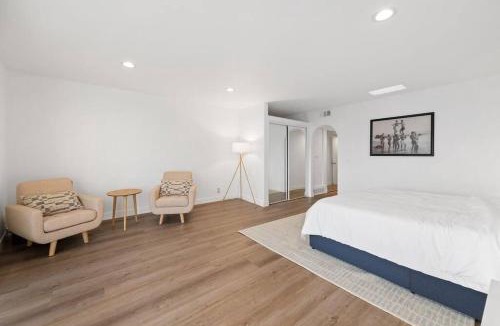Eastern Malibu House | Malibu Beachfront Home with Rock Spa Ocean Views & Deck