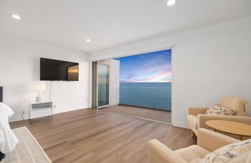 Eastern Malibu House | Malibu Beachfront Home with Rock Spa Ocean Views & Deck