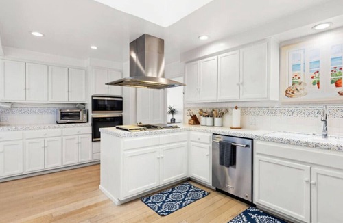 Eastern Malibu House | Malibu Beachfront on Carbon Beach with Hot Tub