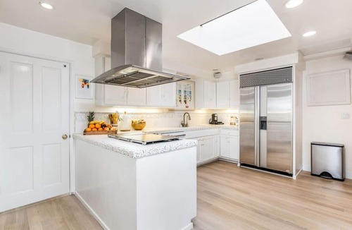 Eastern Malibu House | Malibu Beachfront on Carbon Beach with Hot Tub