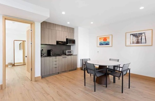 Eastern Malibu Apartment | Malibu Sand Suites #13 - Ocean-side Apt. on Carbon