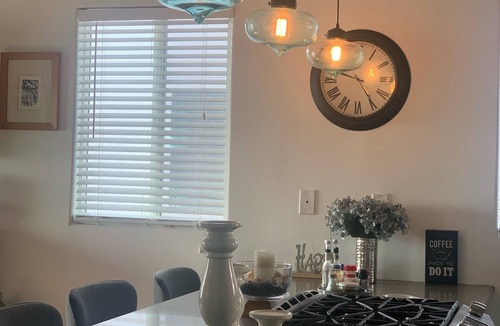 The Strand House | ☀️🏖️🏄🏻‍♂️👙🛼🏐Manhattan Bch adjacent to Hermosa Bch, 2 🚘 Garage, gated patio
