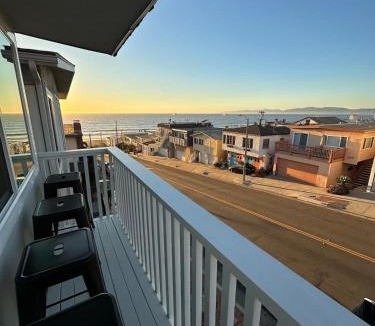 Sand Section Apartment | Manhattan Beach Modern Panoramic Sea View
