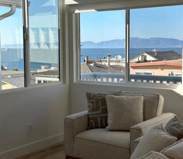 Sand Section Apartment | Manhattan Beach Modern Panoramic Sea View