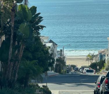 Gas Lamp Section Apartment | Manhattan Beach Oasis