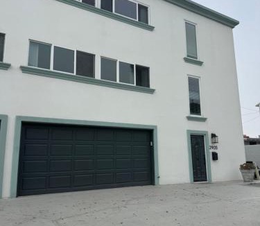 Gas Lamp Section Apartment | Manhattan Beach Oasis