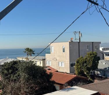 Gas Lamp Section Apartment | Manhattan Beach Oasis