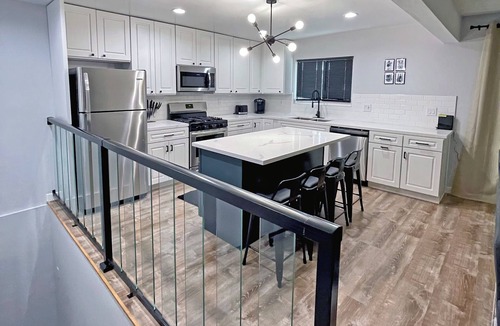 Hill Section Condo | MANHATTAN BEACH, CA walk to beach, pier, shops & restaurants.