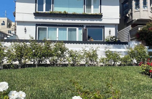 El Porto Apartment | Manhattan Beach Beachfront Charming On The Strand