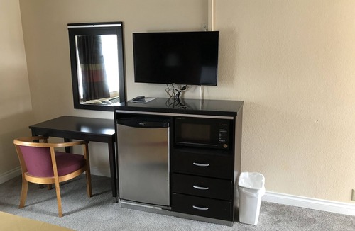 Tree Section Hotel | Manhattan Inn & Suites - LAX