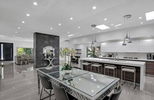 Greater Wilshire - Hancock Park Villa | Mansfield Modern - Ultimate Entertainer’s Oasis with Guest House