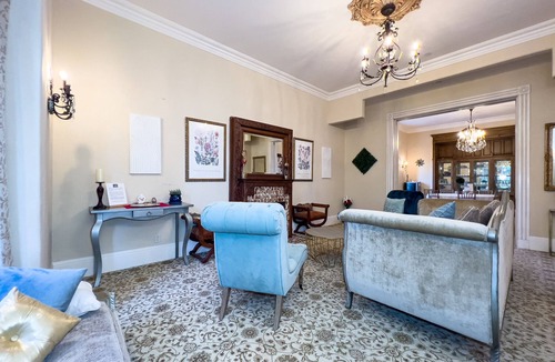 Salinas House | Mansion 10 suites Near Laguna Seca Race Track & Monterey