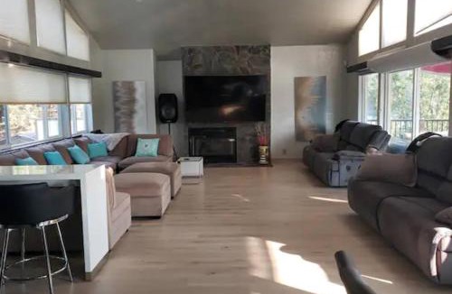 Groveland House | Mansion right on the water