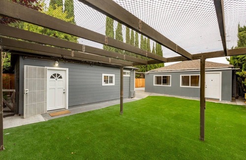 Redwood City House | Marbella Lane - 3BR House | DTWN RWC | Parking