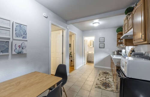 Redwood City House | @ Marbella Lane - 5BR House | DTWN RWC | Parking