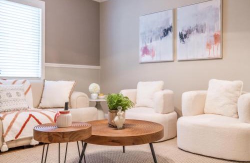 Northwest Anaheim House | #Marbella Lane - Charming 4BR Bungalo for Relaxing Retreat
