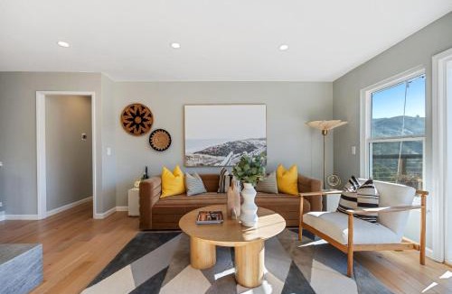 Park Pacifica House | @ Marbella Lane - Chic Abode w/Mountain Skyline