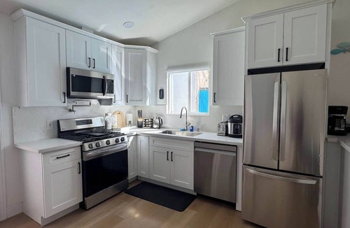 Compton House | @ Marbella Lane - Cityside Haven w/Touch of Charm