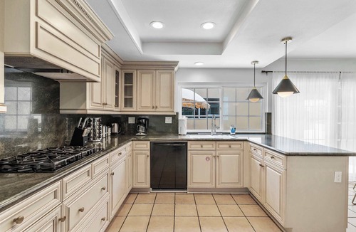 Fullerton House | @ Marbella Lane - Contemporary 4BR Charm w/Pool