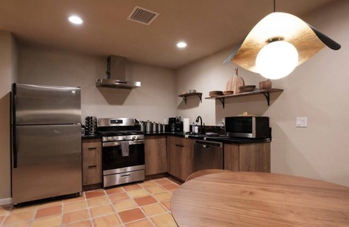 Panorama Heights Cottage | @ Marbella Lane - Moon Designer Home Close to Jtnp