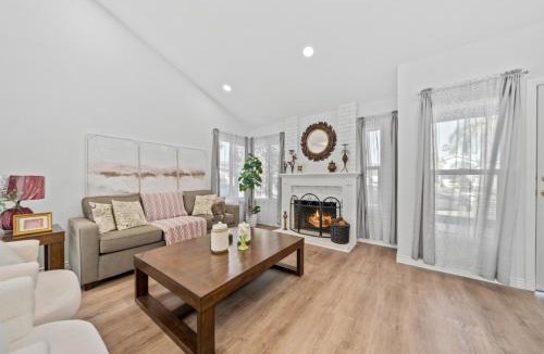 Fullerton House | #Marbella Lane - Modern Home with Private Backyard