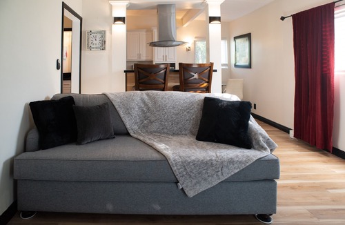 Mid-Wilshire Apartment | Marilyn Monroe suite