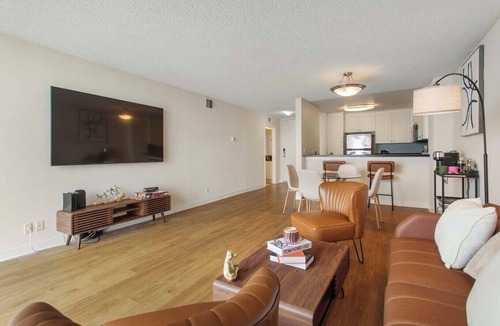Marina Peninsula Apartment | Marina Edge, Bright 1BD 1BA Condo By The Beach.