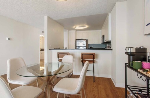 Marina Peninsula Apartment | Marina Edge, Bright 1BD 1BA Condo By The Beach.