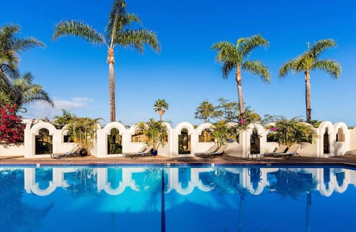 San Diego Hostel | Marina Suite King, Bahia Resort Hotel, Heated Pool, Spa, Cabanas on PVT Beach