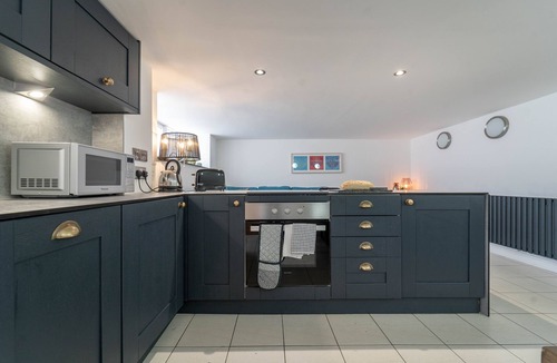 St Ives Apartment | Mariner’s Belle, Downalong – Sleeps 6 - Off-Site Parking – Dog Friendly