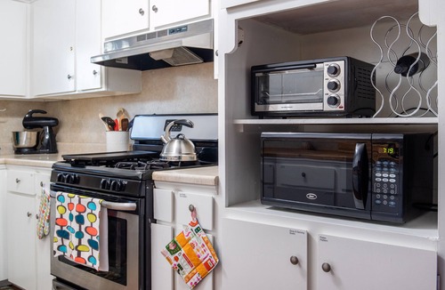 Mariposa House | Mariposa Retro Retreat, Mid-Mod style and easy walk to town