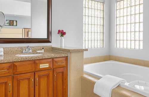 Palm Desert Resort | Marriott's Desert Springs Villas I - STUDIO + Kitchenette + Full Bath Sleeps 4
