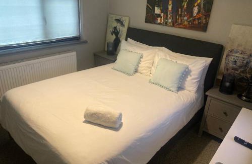 Abbey Wood House | Marvel Abbeywood, Luxury 3 bedroom House with parking, 2mins walk to Elizabeth Line