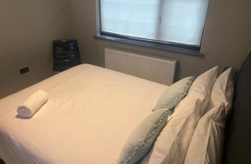 Abbey Wood House | Marvel Abbeywood, Luxury 3 bedroom House with parking, 2mins walk to Elizabeth Line