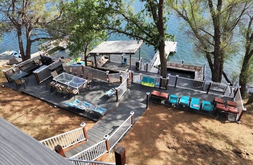 Groveland House | Massive 8 bedroom on the lake!