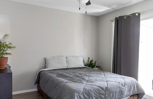 Ventura House | Master Bedroom w/ Private Bathroom (Must like dogs)
