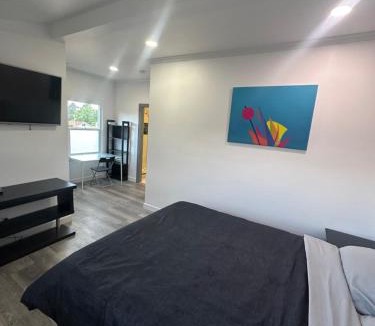 Los Angeles Bed & Breakfast | Master Bedroom with private bathroom super close to Sofi Stadium, KIA Forum and LAX airport
