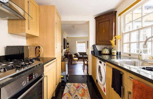 Mayfair Apartment | Mayfair Centre 3-Bed 6-Guest Penthouse w/Patio & AC Berkeley Square