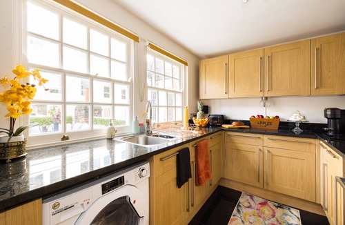 Mayfair Apartment | Mayfair Centre 3-Bed 6-Guest Penthouse w/Patio & AC Berkeley Square