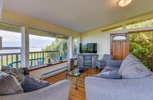 McKinleyville House | McKinleyville Getaway with Hot Tub and Ocean Views!