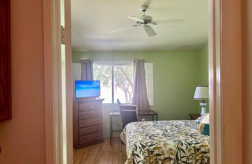 Hemet House | Meadow Harvest Suite with TV and private bathroom
