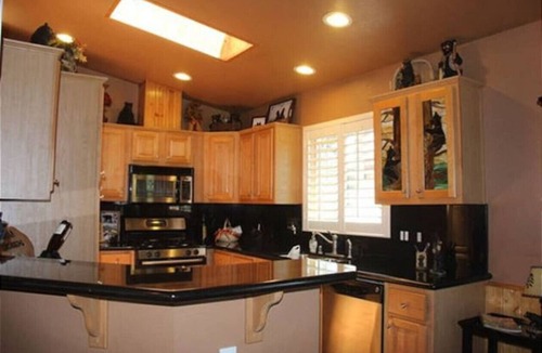 Peter Pan House | Meadow Retreat- Immaculate Log Style Cabin with Outdoor Spa!