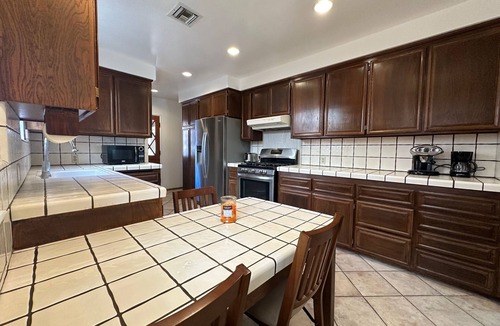 Burbank House | Media City Hillside House- 4 BR with Pool & Fiber 1GB Internet