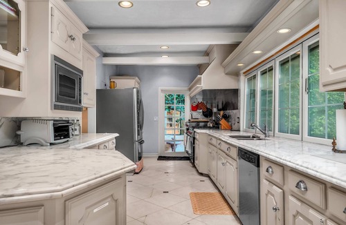 Greater Wilshire - Hancock Park House | Melrose Ave Highland Haven Estate + Pool