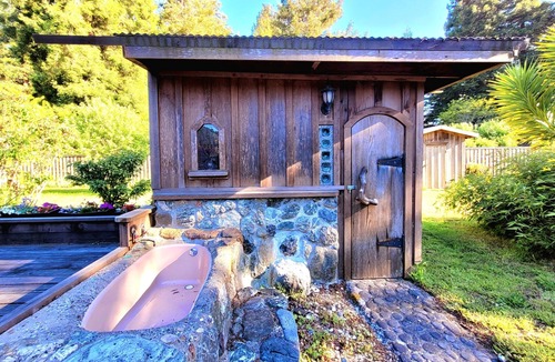 Fort Bragg House | Mendocino Coast Home with Sauna and Fireplace