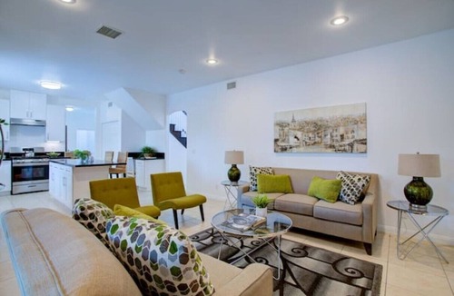 Hawthorne House | MermaidsCoveLA- A hidden oasis in Los Angeles