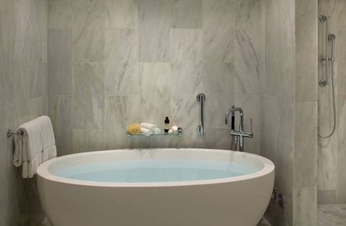 Norma Triangle Hotel | Metropolitan One Bedroom Suite at The London West Hollywood, Free Breakfast