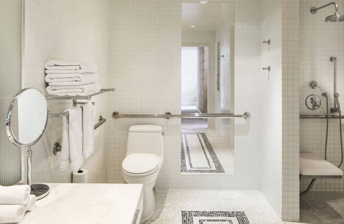 Norma Triangle Hotel | Metropolitan One Bedroom Suite at The London West Hollywood, Free Breakfast