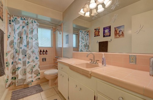 Hermosa Village Bed & Breakfast | Mickey’s Playhouse-Steps From Disney-Free Parking