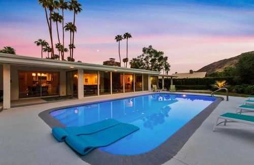 Vista Las Palmas House | Mid-century Alexander home in Vista Las Palmas w/pool & mountain views